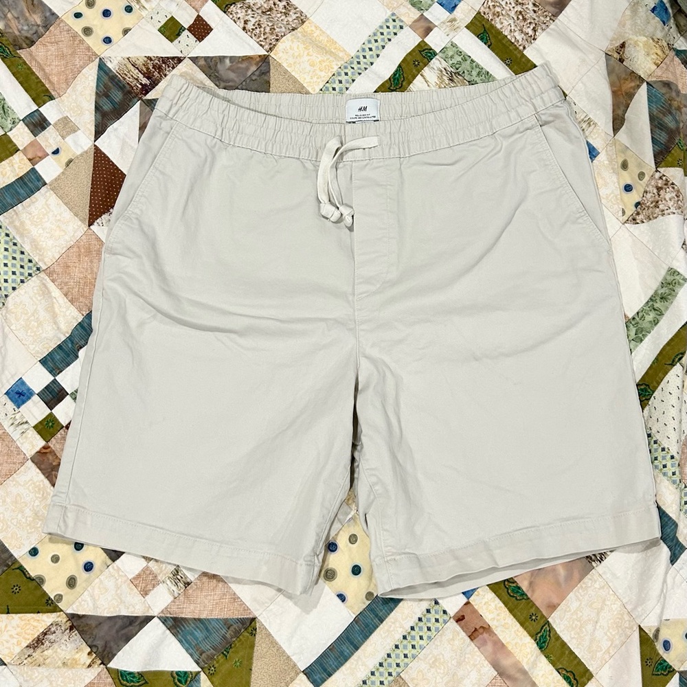 H&M Men's Athletic Shorts in Light Gray